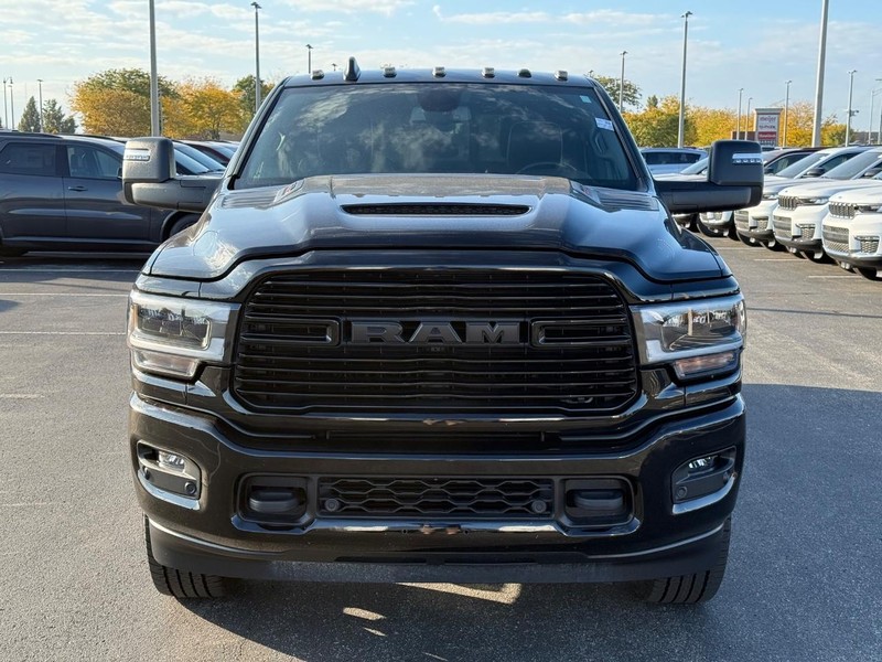 Ram 3500 Vehicle Full-screen Gallery Image 8