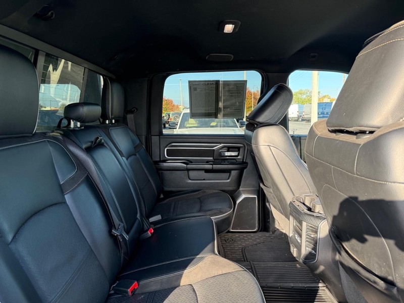 Ram 3500 Vehicle Full-screen Gallery Image 9