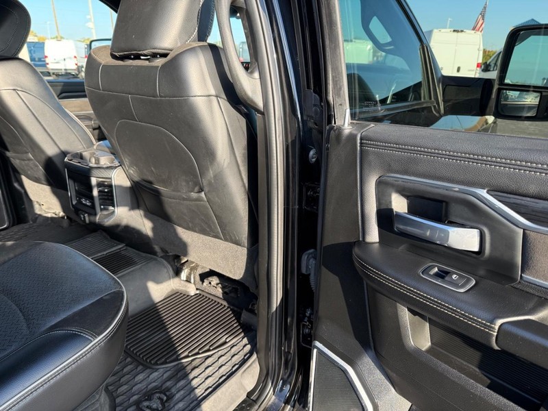 Ram 3500 Vehicle Full-screen Gallery Image 10