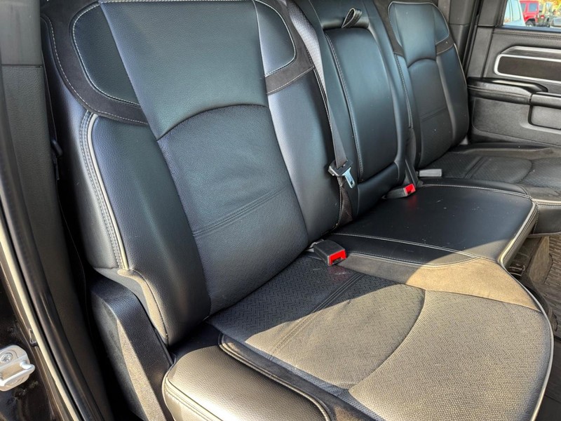 Ram 3500 Vehicle Full-screen Gallery Image 11