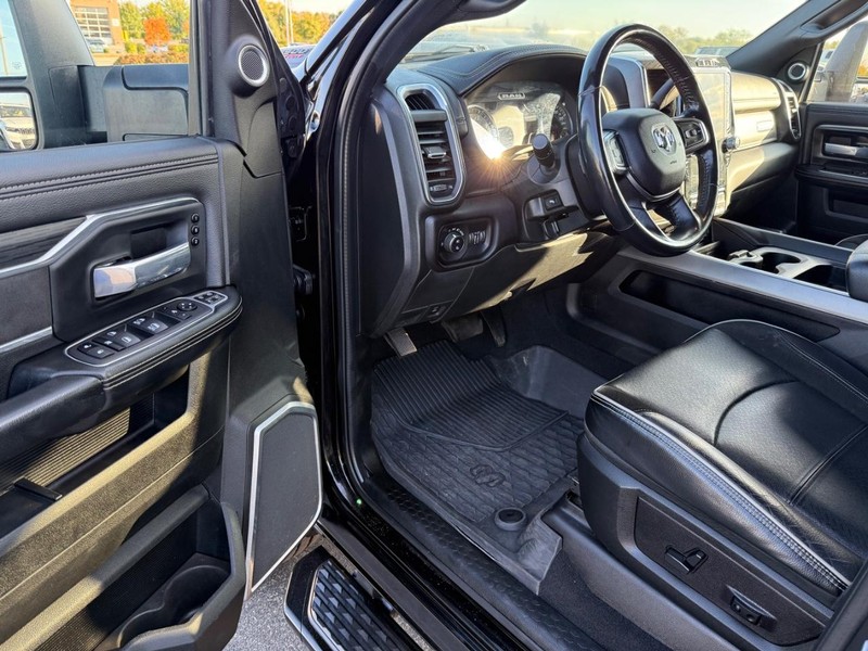 Ram 3500 Vehicle Full-screen Gallery Image 16