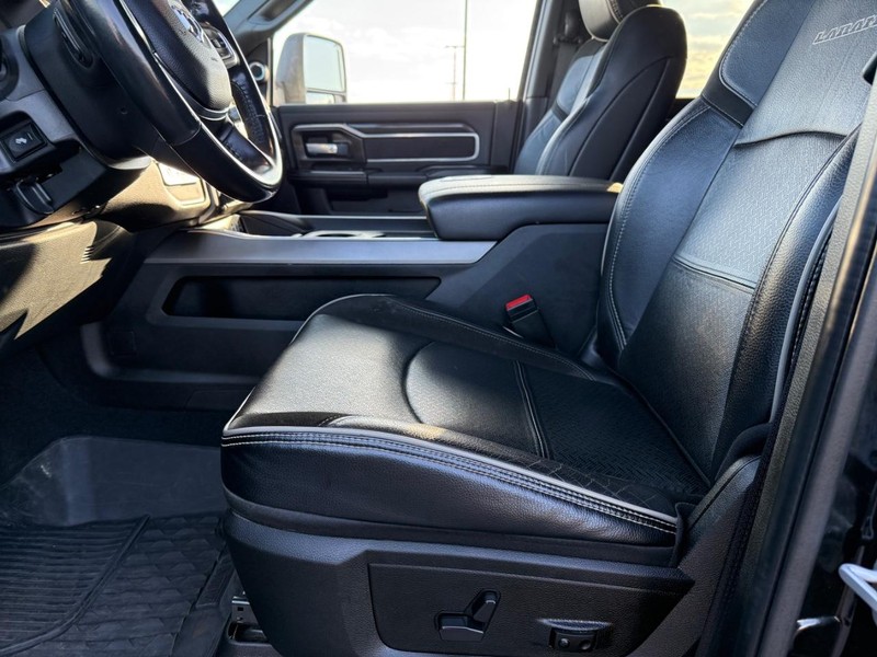 Ram 3500 Vehicle Full-screen Gallery Image 17