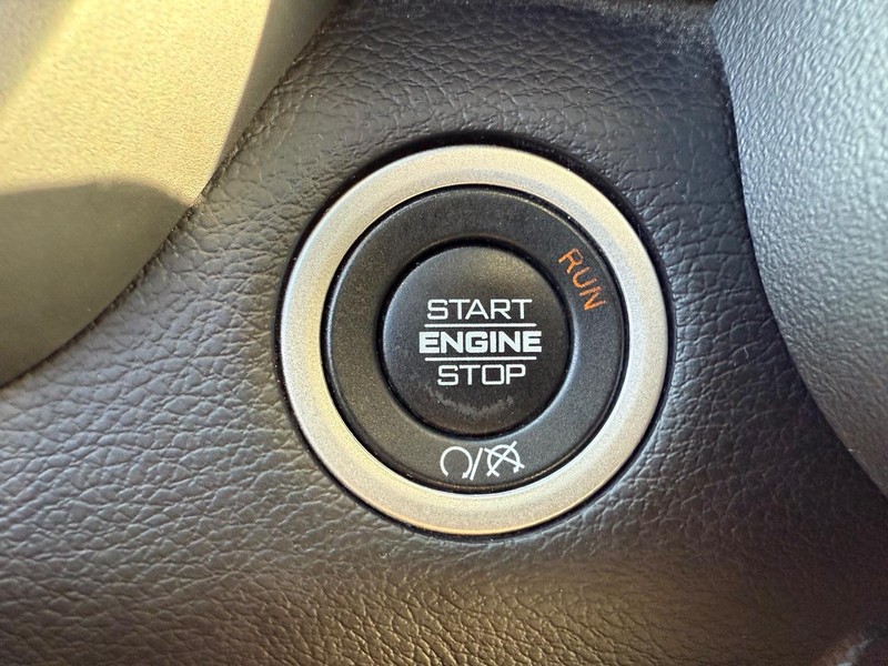 Ram 3500 Vehicle Full-screen Gallery Image 21