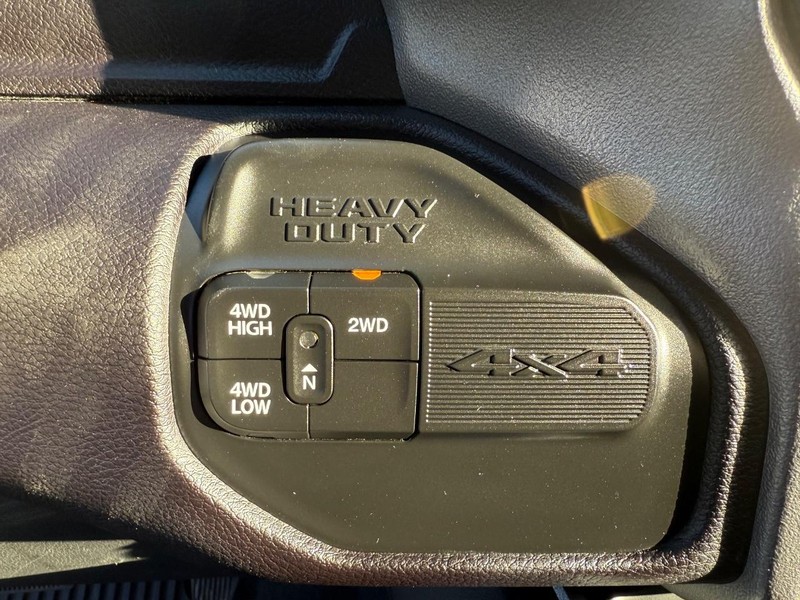 Ram 3500 Vehicle Full-screen Gallery Image 22