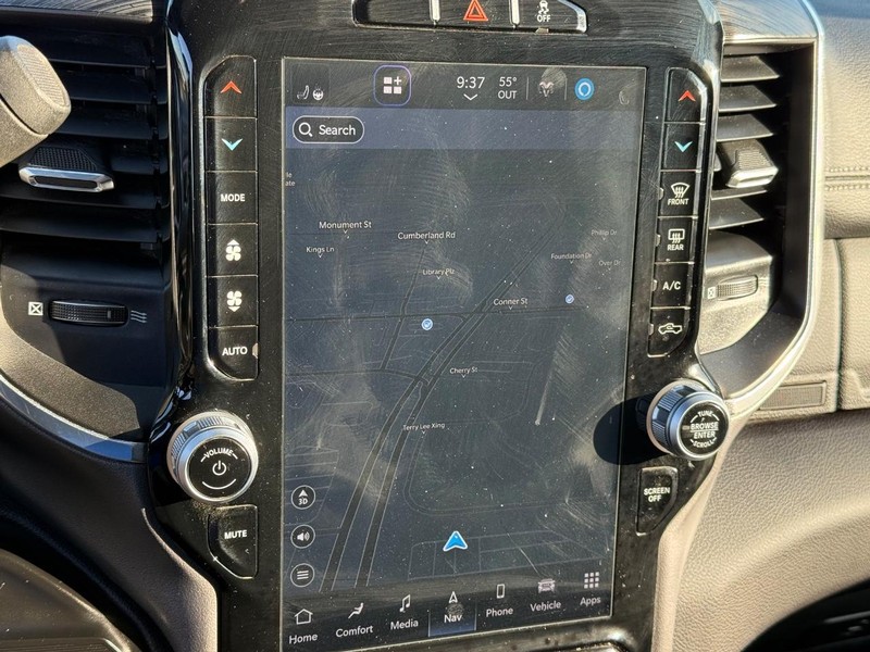 Ram 3500 Vehicle Full-screen Gallery Image 23