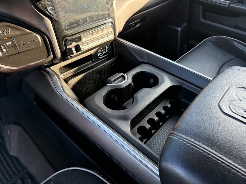 Ram 3500 Vehicle Full-screen Gallery Image 25