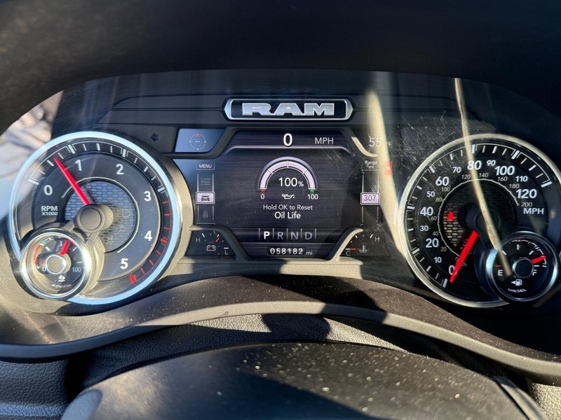 Ram 3500 Vehicle Full-screen Gallery Image 27