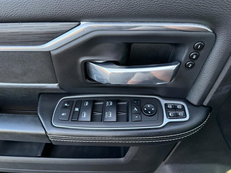 Ram 3500 Vehicle Full-screen Gallery Image 29