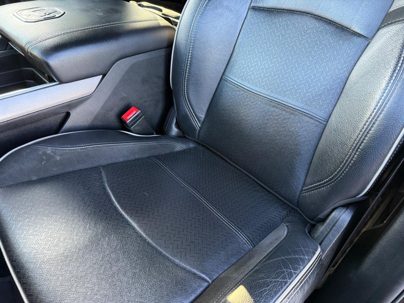 Ram 3500 Vehicle Full-screen Gallery Image 30