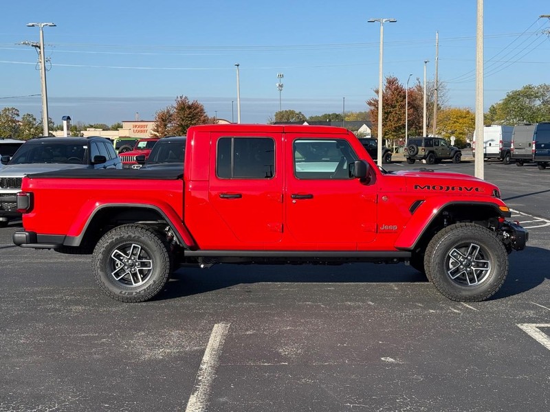 Jeep Gladiator Vehicle Full-screen Gallery Image 2