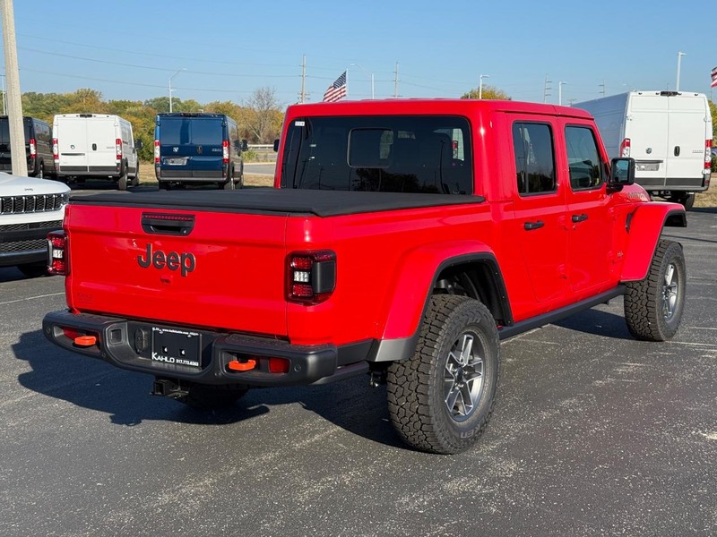 Jeep Gladiator Vehicle Full-screen Gallery Image 3