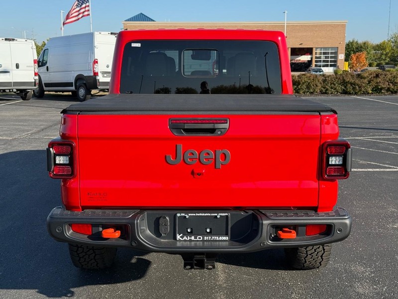 Jeep Gladiator Vehicle Full-screen Gallery Image 4