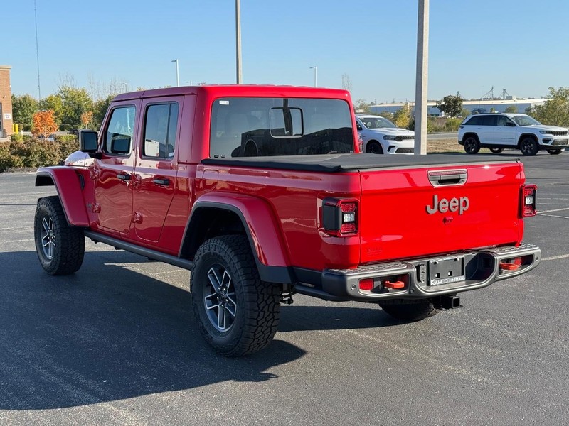 Jeep Gladiator Vehicle Full-screen Gallery Image 5