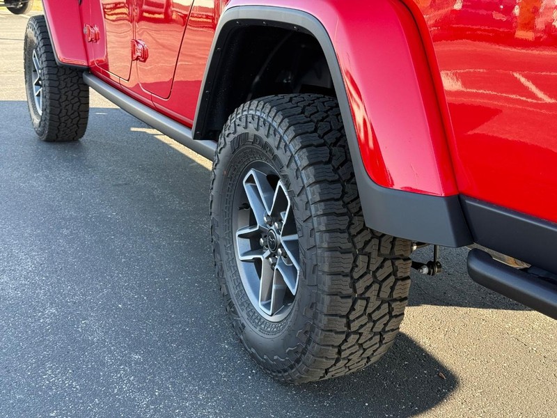 Jeep Gladiator Vehicle Full-screen Gallery Image 6