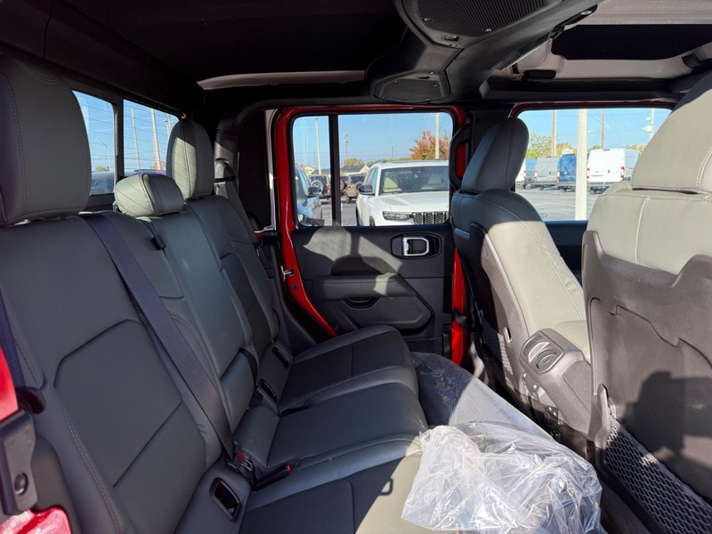 Jeep Gladiator Vehicle Full-screen Gallery Image 10