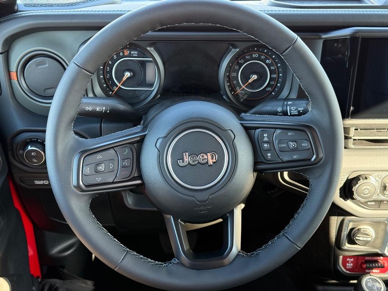 Jeep Gladiator Vehicle Full-screen Gallery Image 13