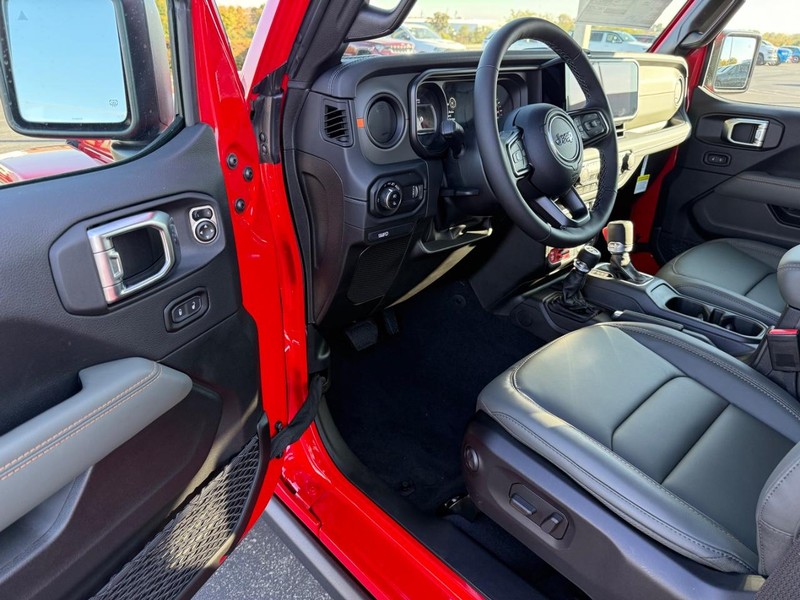 Jeep Gladiator Vehicle Full-screen Gallery Image 16