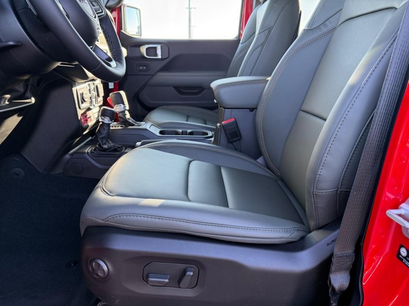 Jeep Gladiator Vehicle Full-screen Gallery Image 17