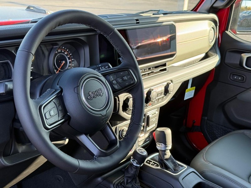 Jeep Gladiator Vehicle Full-screen Gallery Image 18