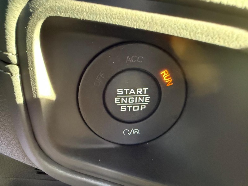 Jeep Gladiator Vehicle Full-screen Gallery Image 21