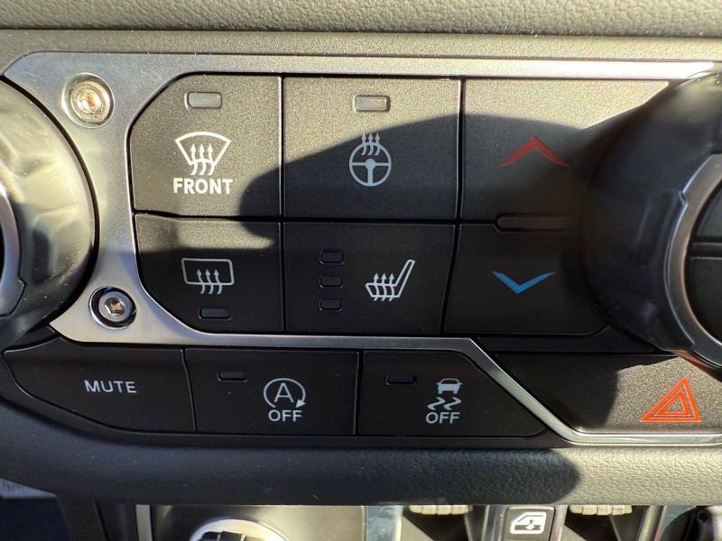 Jeep Gladiator Vehicle Full-screen Gallery Image 22