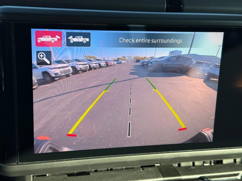 Jeep Gladiator Vehicle Full-screen Gallery Image 24