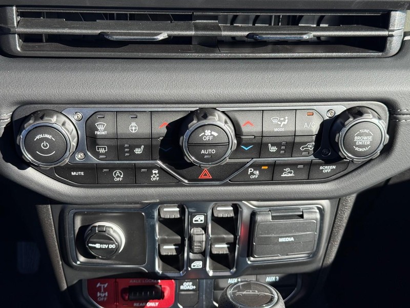 Jeep Gladiator Vehicle Full-screen Gallery Image 25