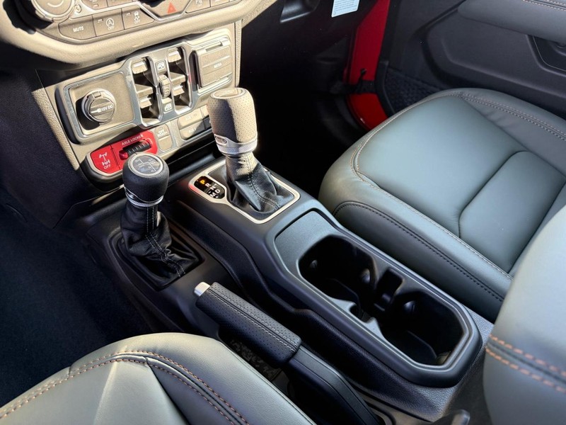 Jeep Gladiator Vehicle Full-screen Gallery Image 26