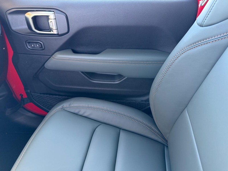 Jeep Gladiator Vehicle Full-screen Gallery Image 27