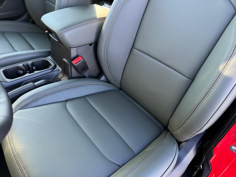 Jeep Gladiator Vehicle Full-screen Gallery Image 30