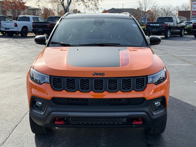 Jeep Compass Vehicle Full-screen Gallery Image 10