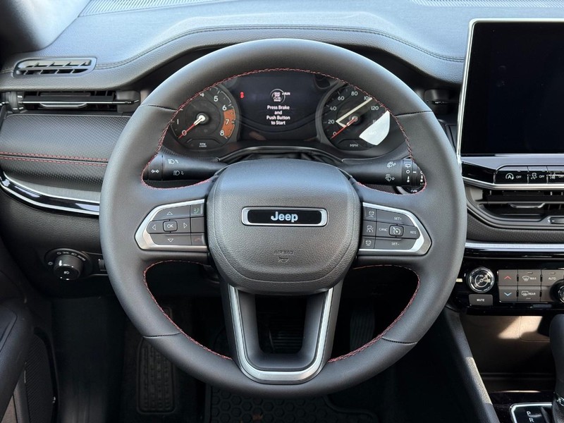 Jeep Compass Vehicle Full-screen Gallery Image 14