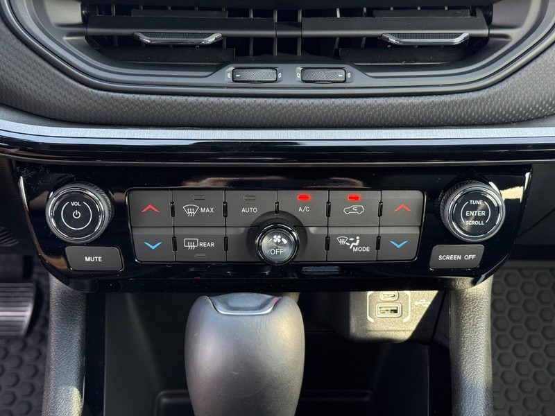 Jeep Compass Vehicle Full-screen Gallery Image 25