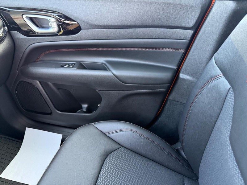 Jeep Compass Vehicle Full-screen Gallery Image 27