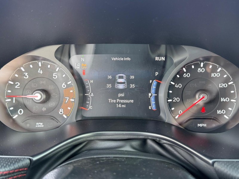 Jeep Compass Vehicle Full-screen Gallery Image 28