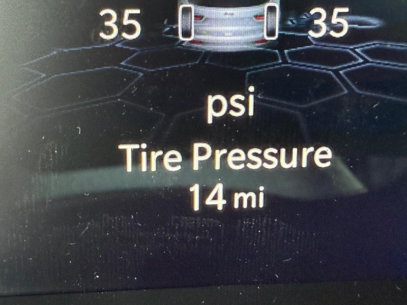 Jeep Compass Vehicle Full-screen Gallery Image 29