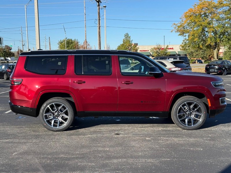 Jeep Wagoneer Vehicle Full-screen Gallery Image 2