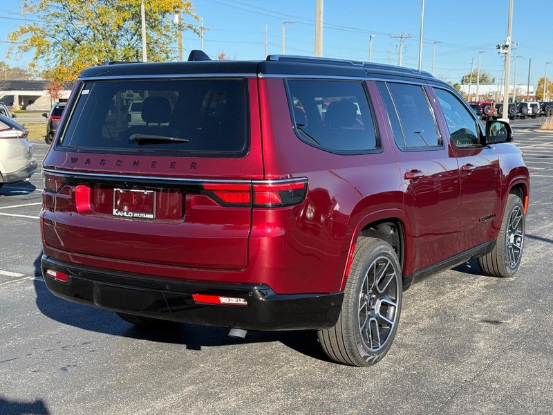 Jeep Wagoneer Vehicle Full-screen Gallery Image 3
