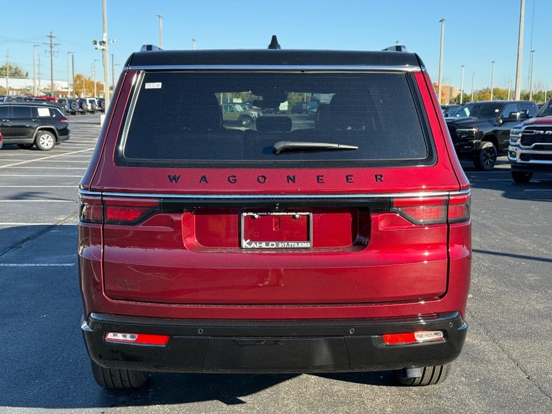 Jeep Wagoneer Vehicle Full-screen Gallery Image 4