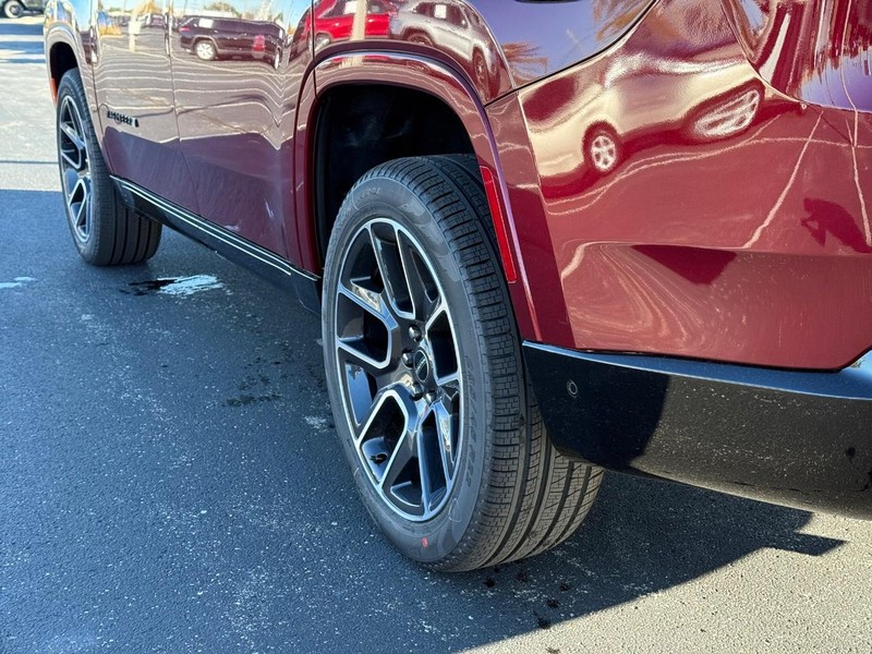 Jeep Wagoneer Vehicle Full-screen Gallery Image 6