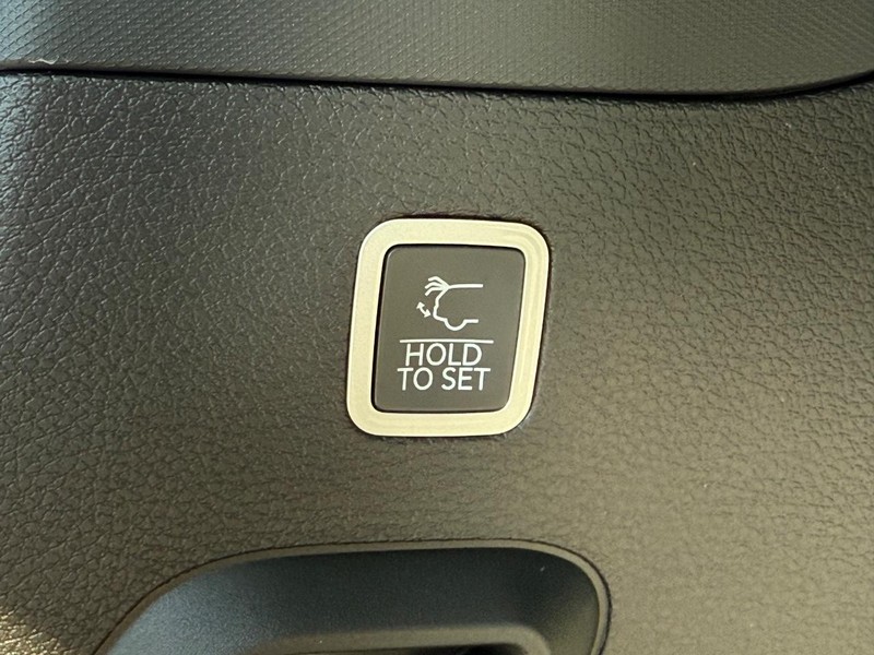 Jeep Wagoneer Vehicle Full-screen Gallery Image 8