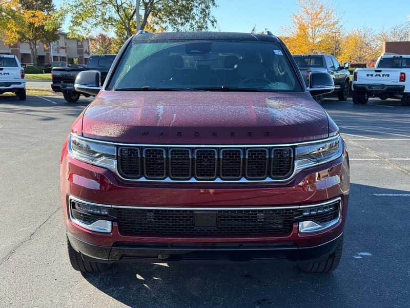 Jeep Wagoneer Vehicle Full-screen Gallery Image 10