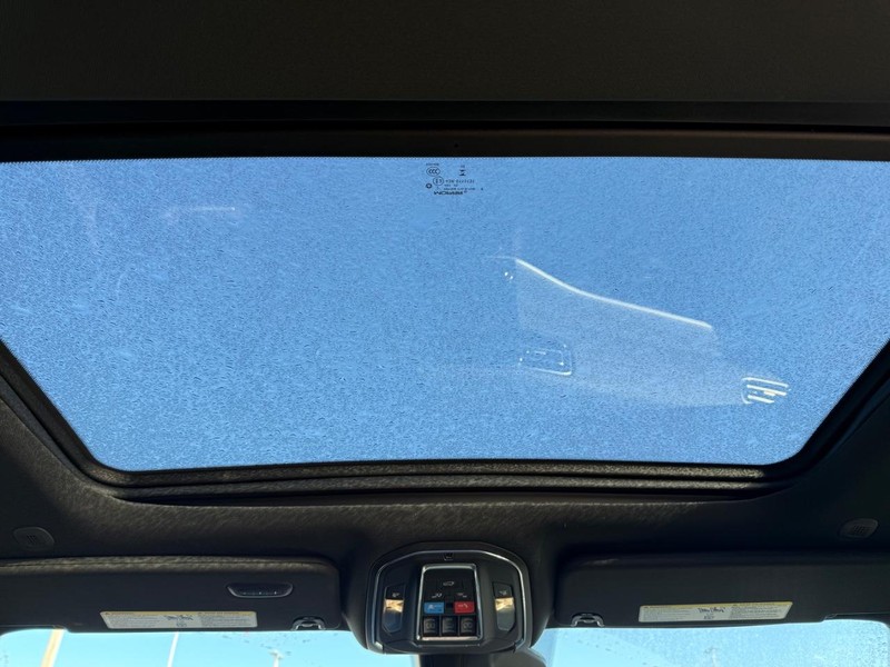 Jeep Wagoneer Vehicle Full-screen Gallery Image 14