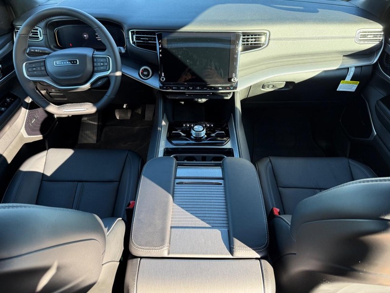 Jeep Wagoneer Vehicle Full-screen Gallery Image 15