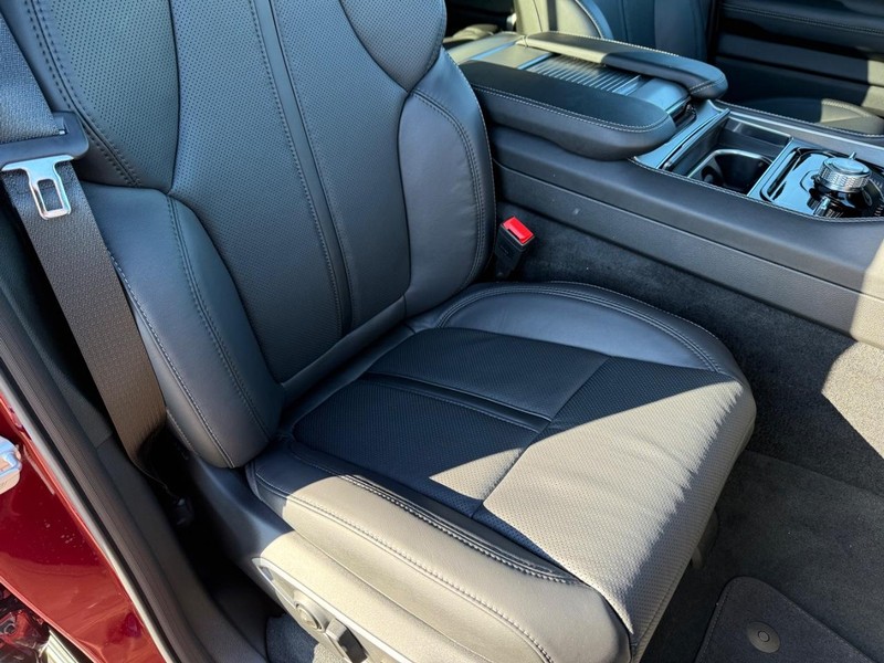 Jeep Wagoneer Vehicle Full-screen Gallery Image 18