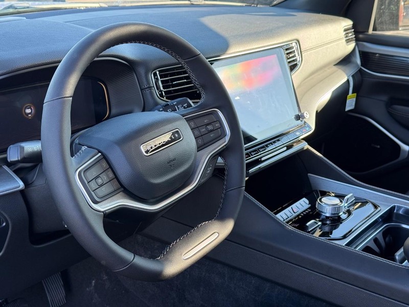 Jeep Wagoneer Vehicle Full-screen Gallery Image 21