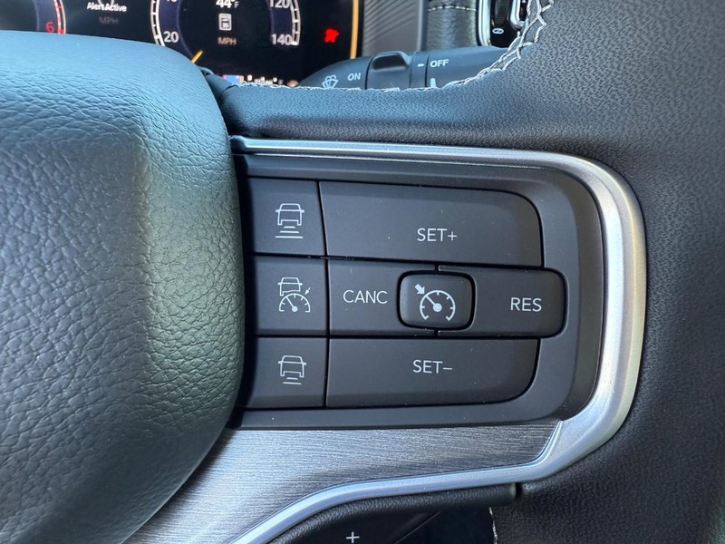 Jeep Wagoneer Vehicle Full-screen Gallery Image 23