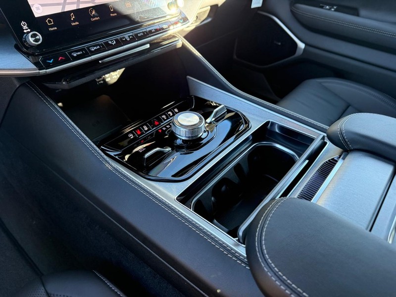 Jeep Wagoneer Vehicle Full-screen Gallery Image 27