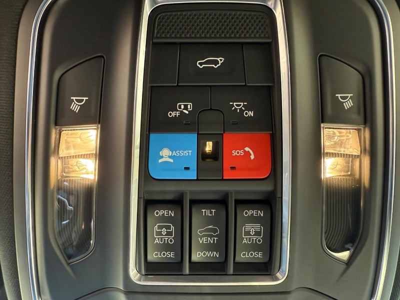 Jeep Wagoneer Vehicle Full-screen Gallery Image 29