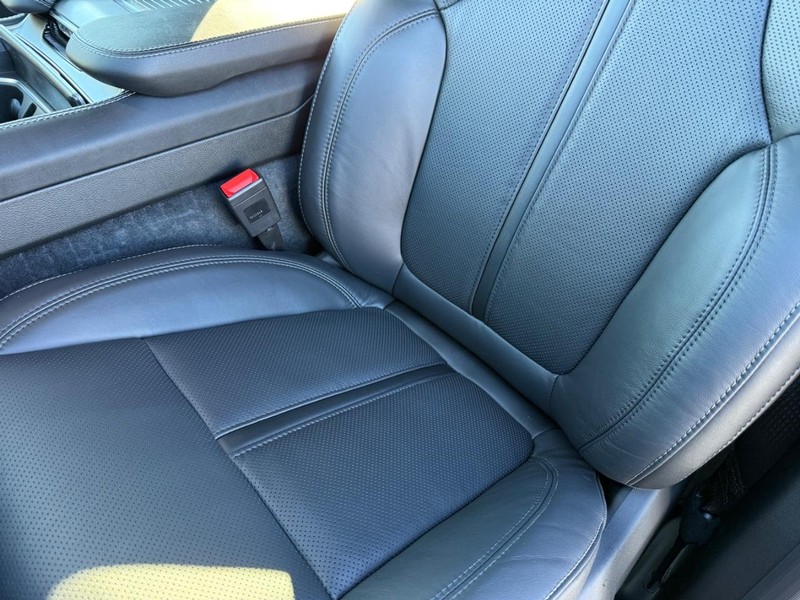 Jeep Wagoneer Vehicle Full-screen Gallery Image 32